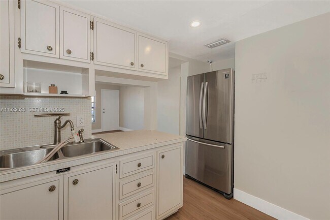 Building Photo - 16800 NE 15th Ave