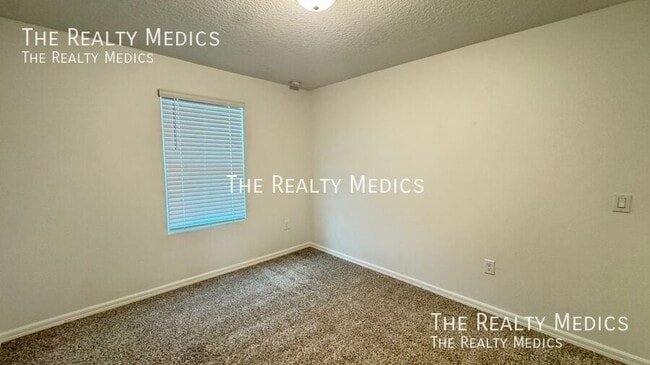 Building Photo - 2401 White Tail St