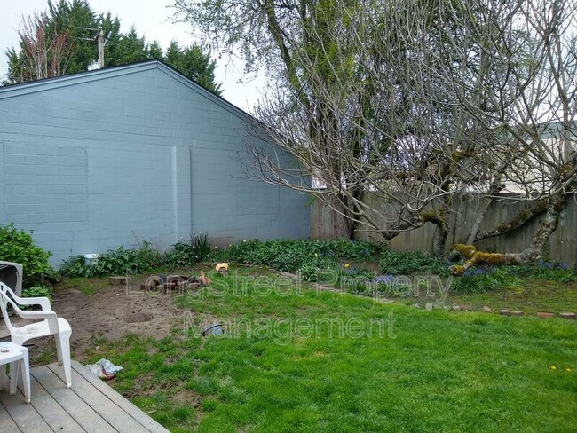 Building Photo - 1125 SW A Ave