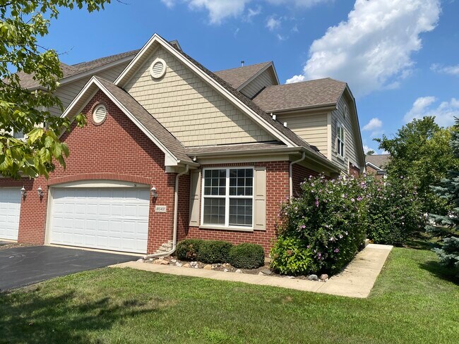 Primary Photo - 10S401 Carrington Cir