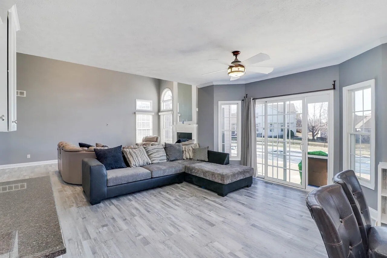 Building Photo - 2201 Knollbrook Way