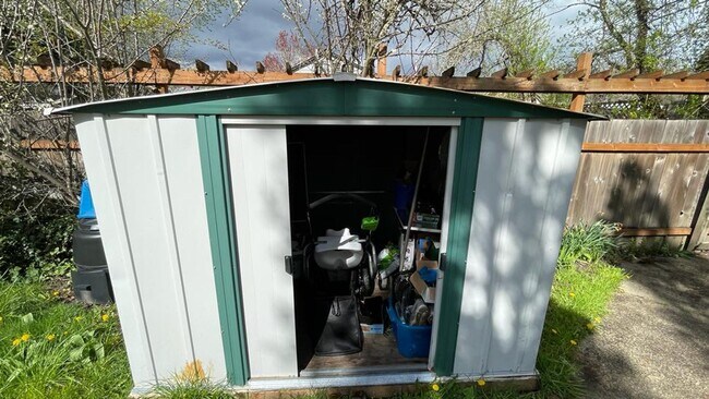 Building Photo - Cozy 1 Bed, 1 Bath Home with Backyard and is Near OSU Campus!