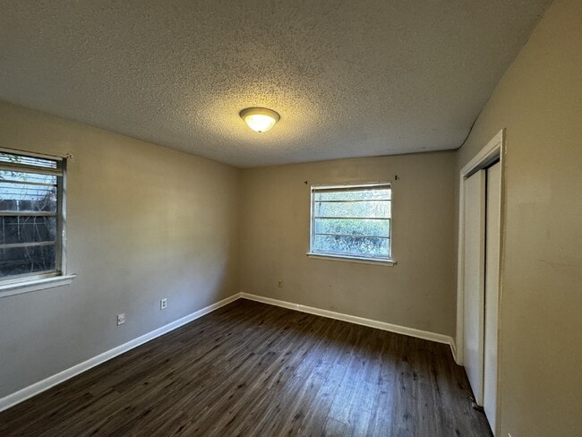 Building Photo - Duplex For Rent
