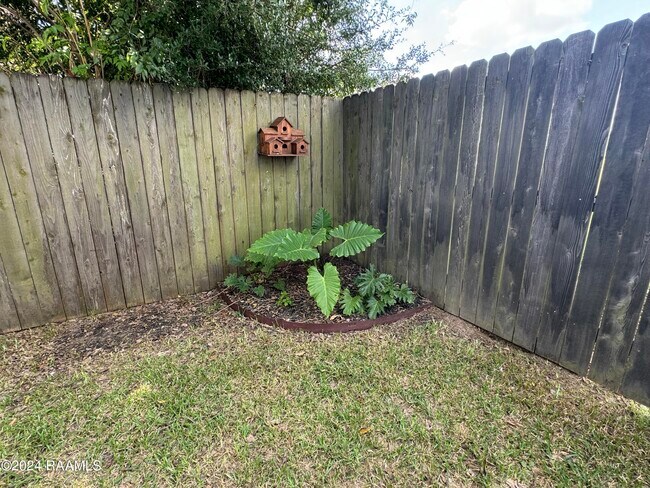 Building Photo - 216 Golden Cypress Dr