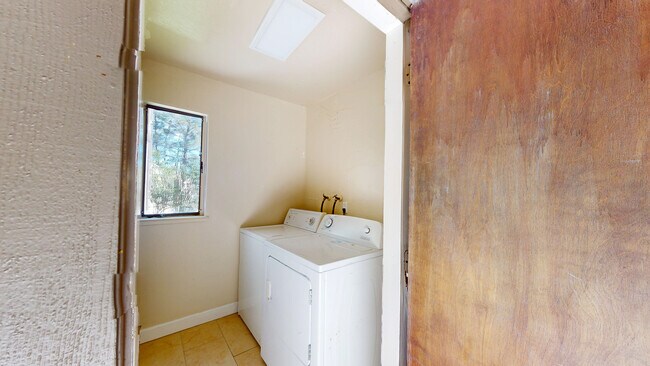 Building Photo - 37-1 Clay Ct-37