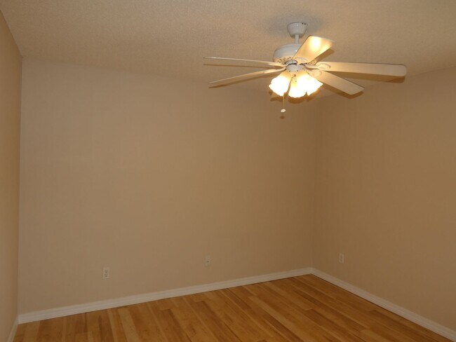 Building Photo - 3 Bedroom Home Near NAS Pensacola