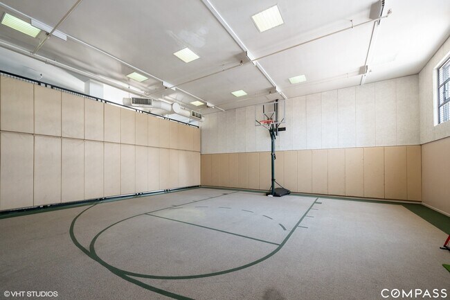 Building Photo - 728 W Jackson Blvd