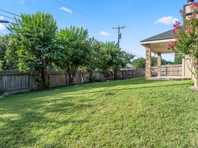 Building Photo - 605 Paintbrush Dr