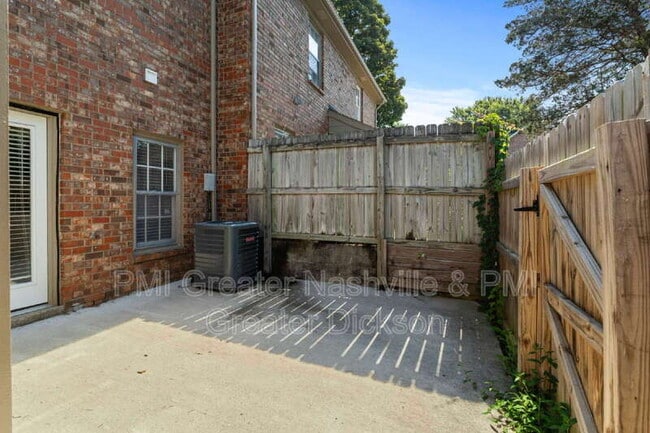 Building Photo - 113 Lakebrink Dr