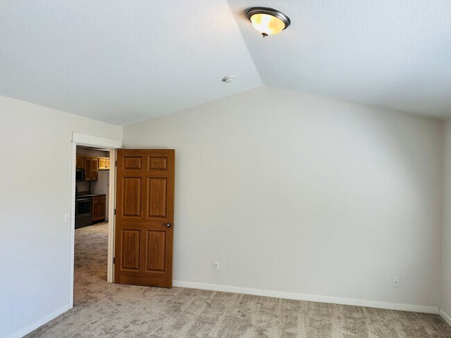 Building Photo - Charming Condo in Terrific Salmon Creek Location