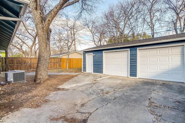 Building Photo - 3820 Calmont Ave