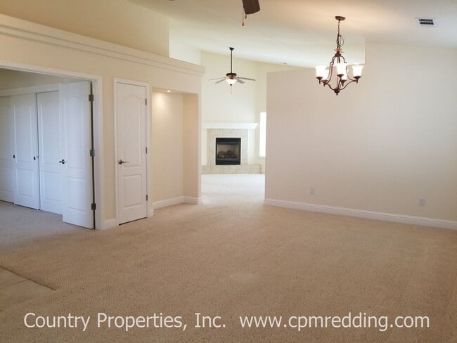 Building Photo - Spacious 3-Bedroom Plus Office Home in Riv...