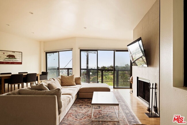 Building Photo - 303 Mavis Dr