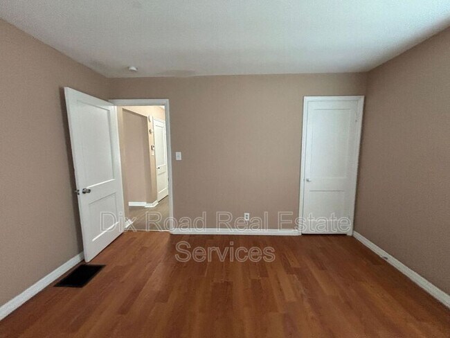 Building Photo - 1110 Ellen Dr