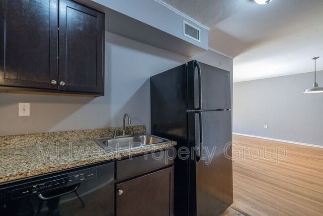 Building Photo - 2507 S Big Bend Blvd