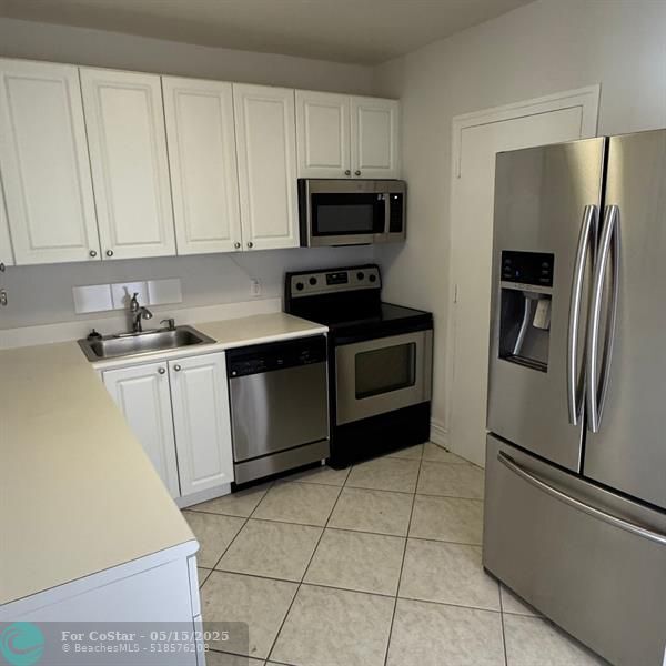 Building Photo - 1455 N Treasure Dr