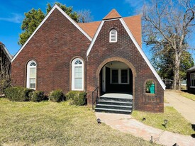 Building Photo - 929 NE 21st St