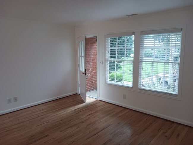 Interior Photo - Broadmoor Manor