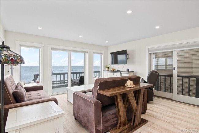 Building Photo - 19 Pine Ln