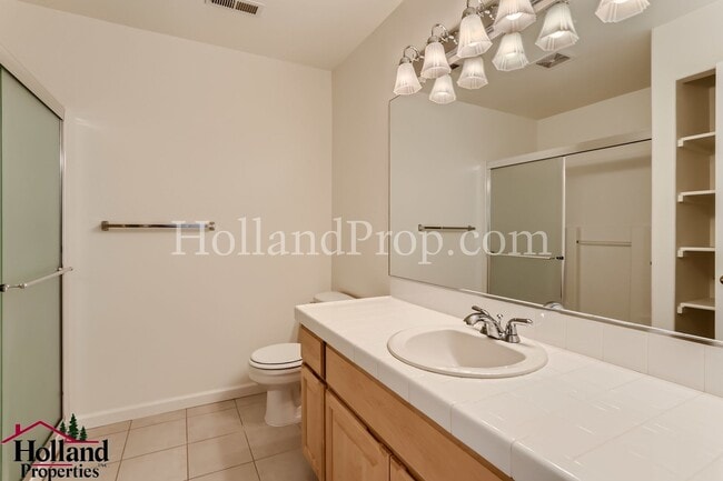 Building Photo - Beautiful Duplex with Great Location!!!