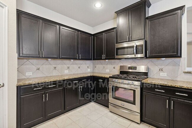 Building Photo - 812 Gray Fox Dr