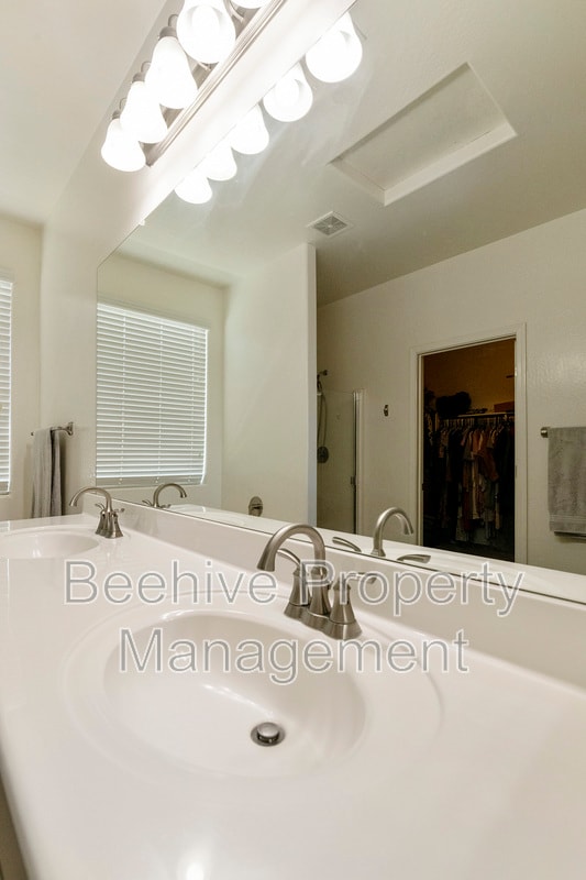 Building Photo - 3829 E Kesler Ln