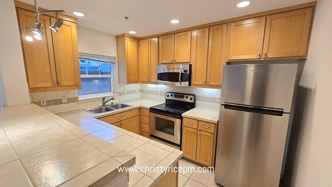 Building Photo - 4315 Issaquah-Pine Lake Rd SE