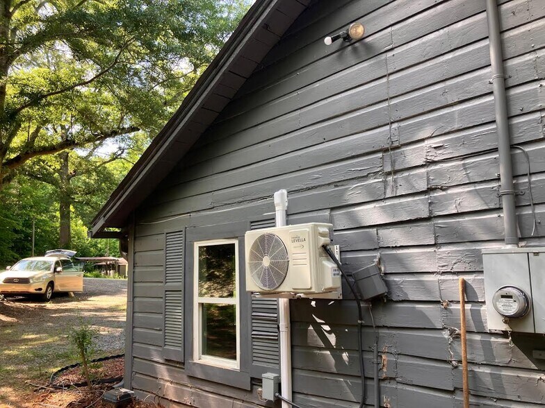 Building Photo - 7480 Little Mill Rd