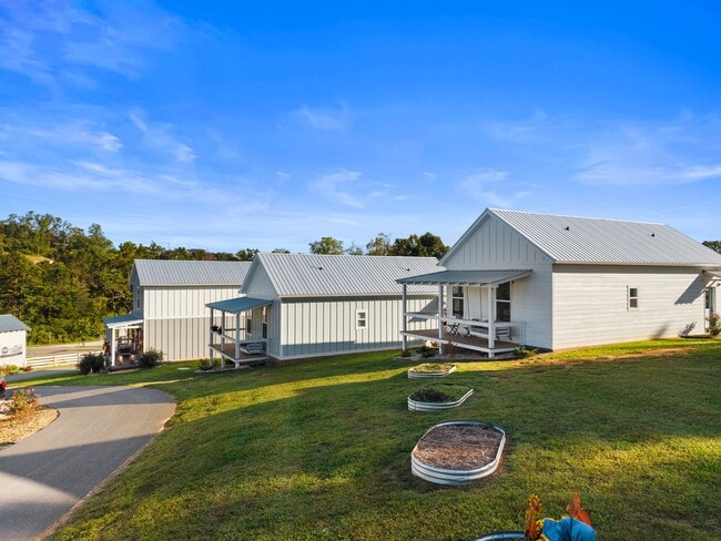 Building Photo - 219 Auttie Cir