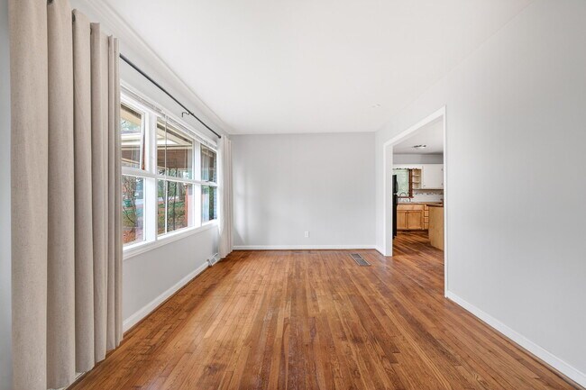 Building Photo - 3178 Pinehill Drive