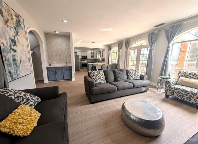 Building Photo - 19 Colorado St