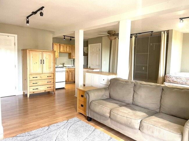 Building Photo - Granny Unit - All utilities included in Penn Valley, CA 95946
