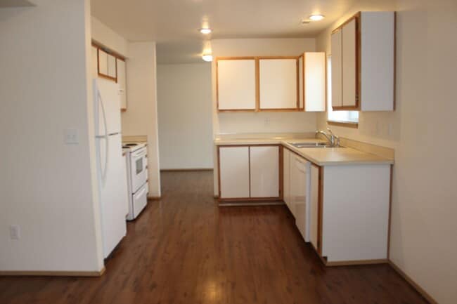 Building Photo - 3 br, 2.5 ba home in quiet Scappoose neighborhood