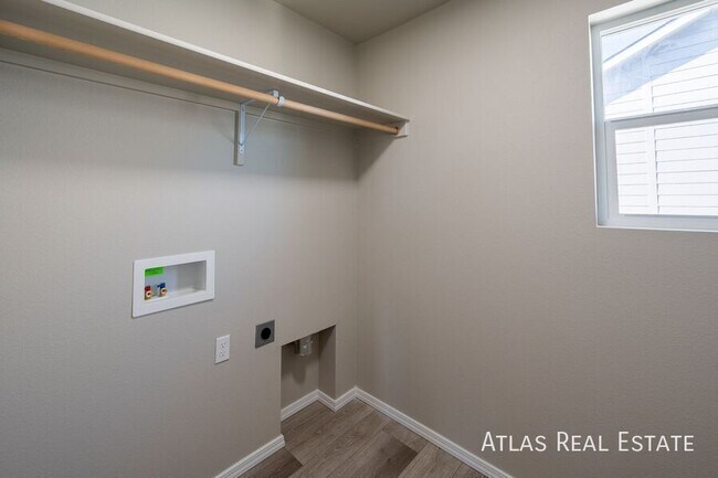 Building Photo - 2711 W Balboa Dr