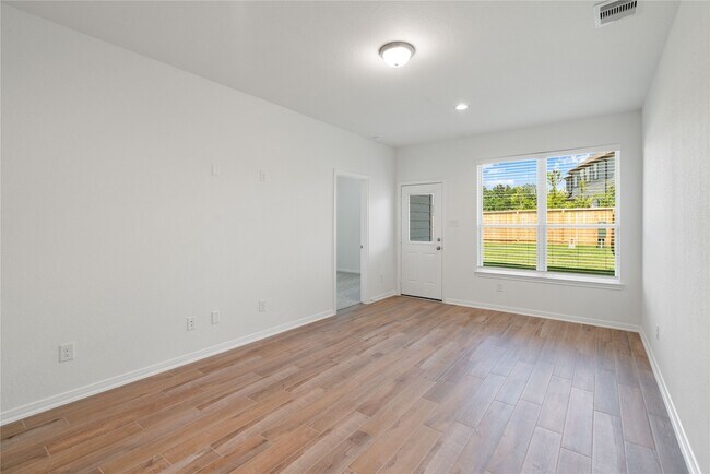 Building Photo - 611 Silver Pear Ct