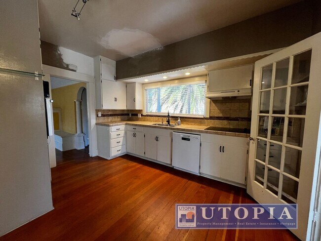 Building Photo - Charming 3 bedroom, 2 bathroom home in the...