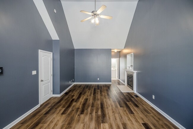 Building Photo - 4893 Somerset Dr