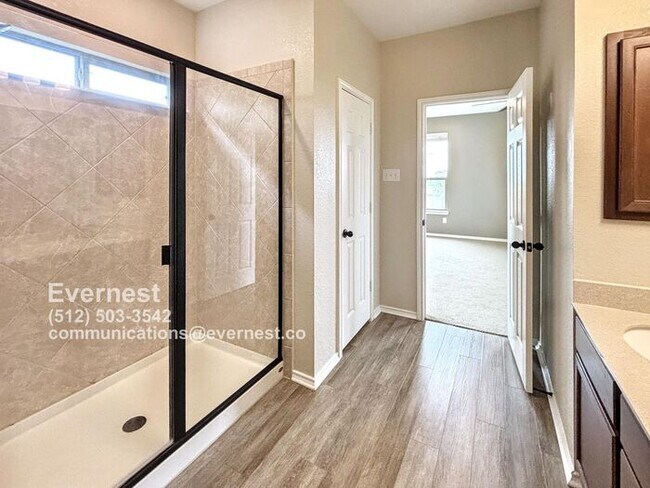 Building Photo - Beautiful 3-Bedroom Home with Fenced Yard ...