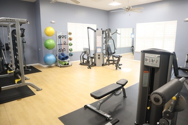 Building Photo - 8226 Green Parrot Rd