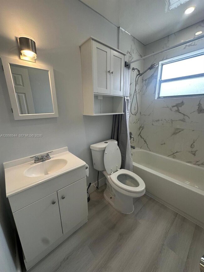 Building Photo - 1555 NW 34th St