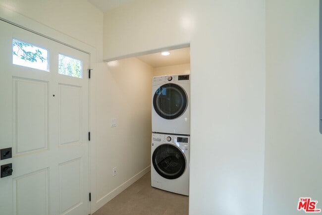 Building Photo - 802 E Kensington Rd