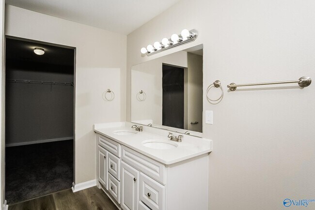 Building Photo - 15241 Tyler Mill Dr