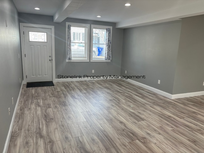 Building Photo - Fully Renovated Condo For Rent in West War...