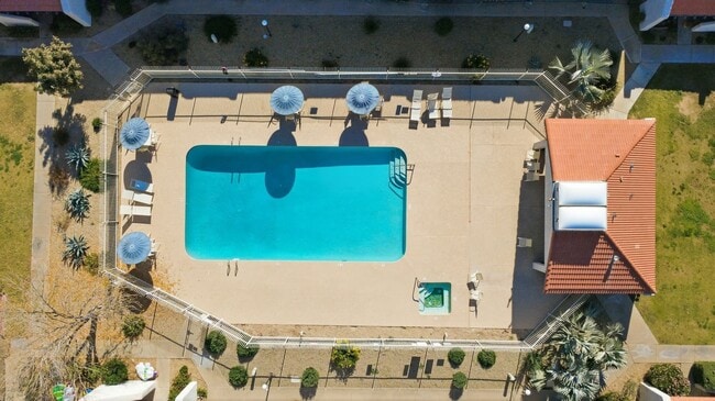 Building Photo - Beautiful 3-Bedroom Townhome in Northern Manor West