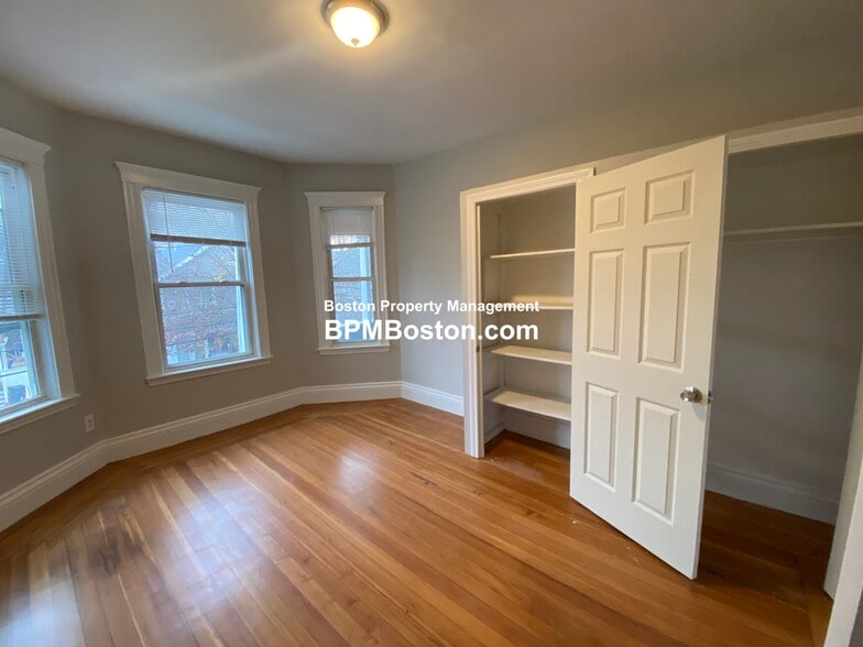 Building Photo - 39 Harwood St