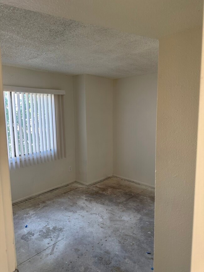 Building Photo - RENT TO OWN TOWN HOUSE 3 BEDROOMS 1 BATH $...