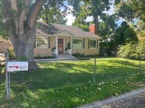 Building Photo - Beautiful Central Bench Home