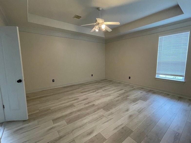 Building Photo - 1759 Lakeside Enclave Dr