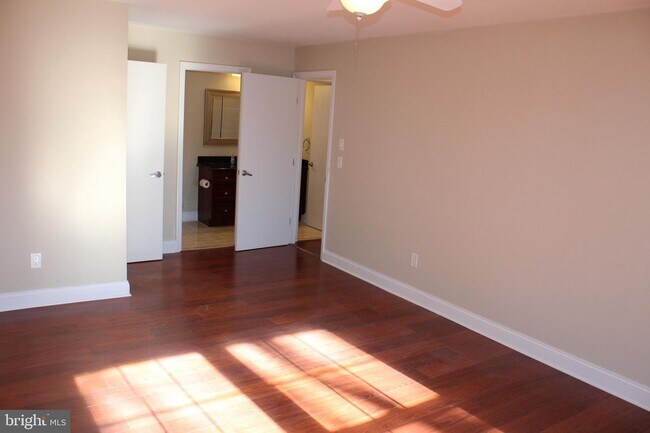 Building Photo - 94 Azalea Cir