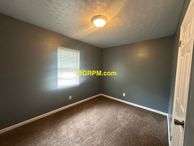 Building Photo - 3 BD, 1 1/2 BA, in Jacksonville,